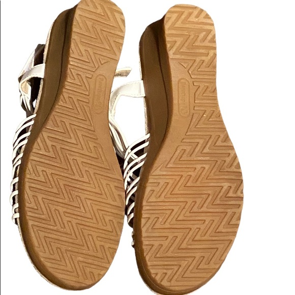 NWT BareTraps Wedges - Picture 3 of 5